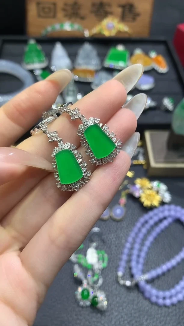 18K金镶嵌翡翠耳饰71团购买断