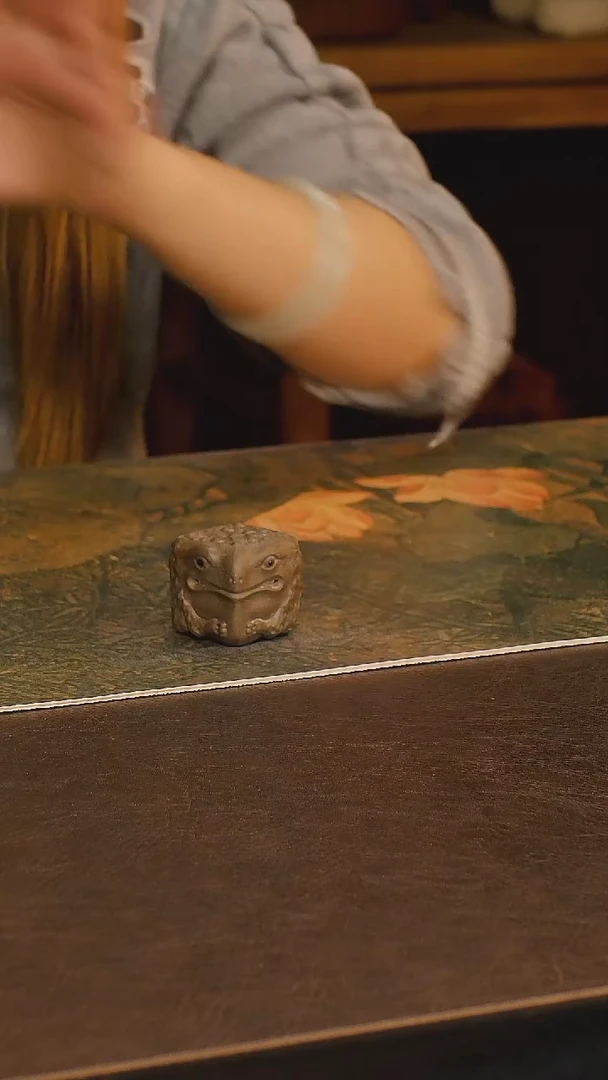 紫砂茶宠青段金蟾盖置