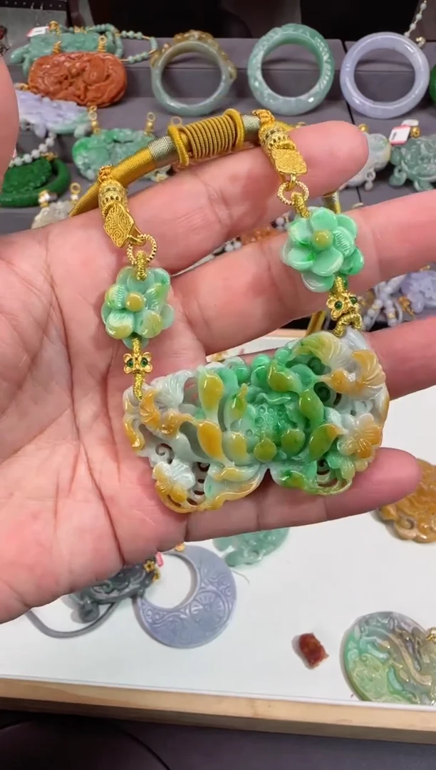 【闪购商品】翡翠颈饰未镶嵌牌子