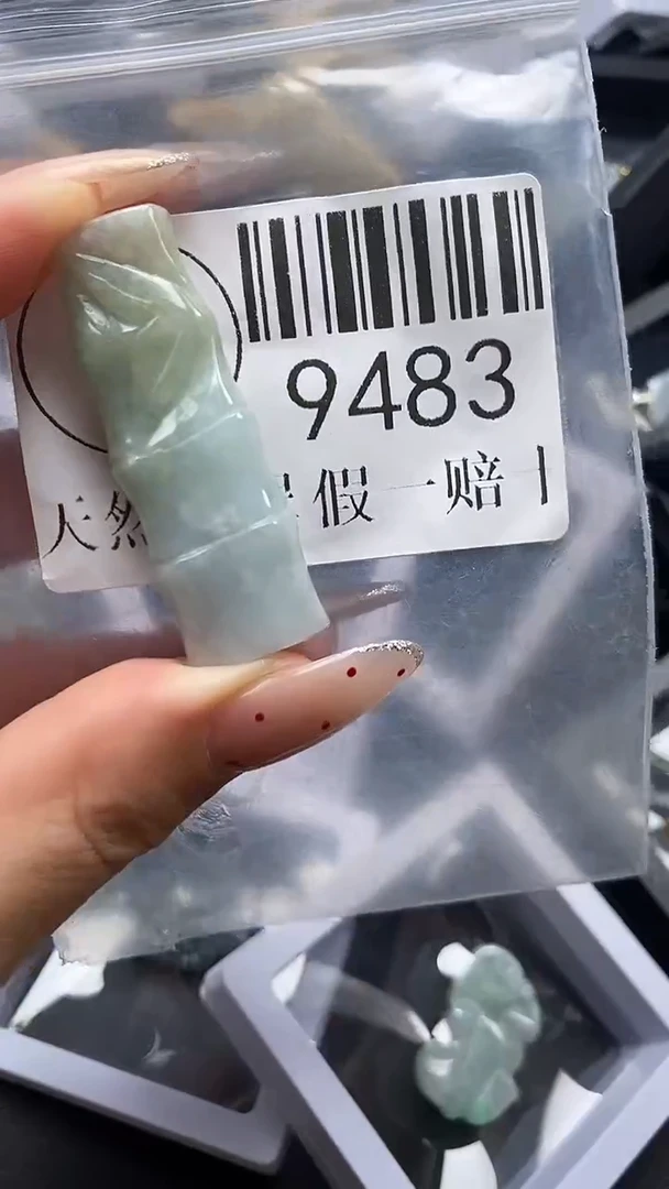 吊坠(不含链)未镶嵌翡翠9483