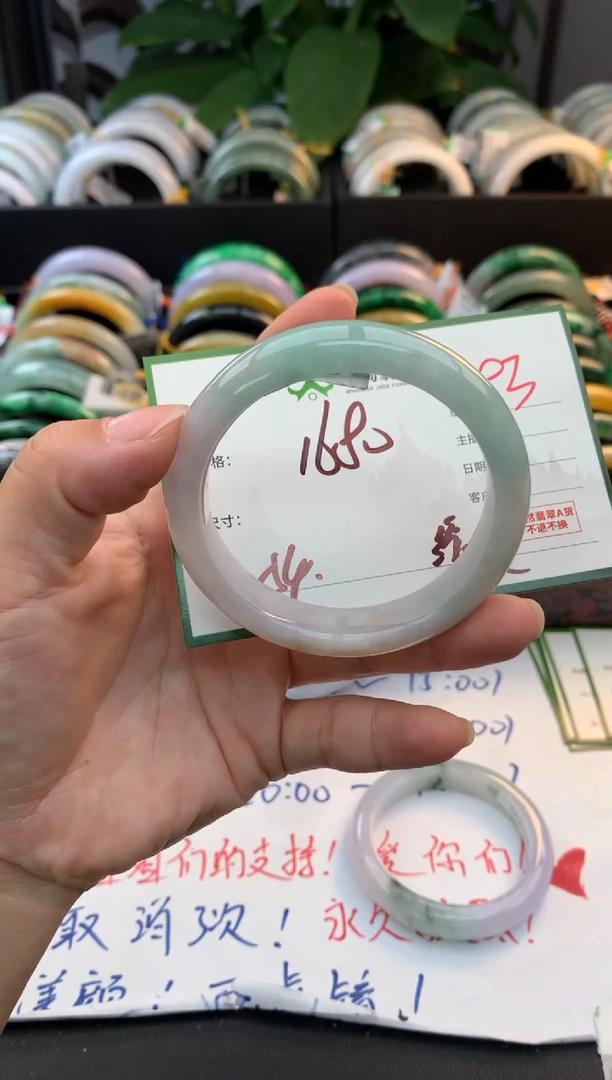 未镶嵌定制翡翠毛货需精细抛光+多人