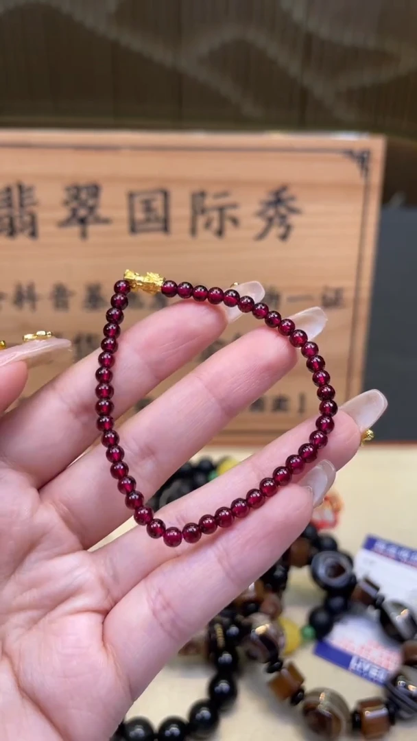 【闪购商品】石榴石手链未镶嵌       *650