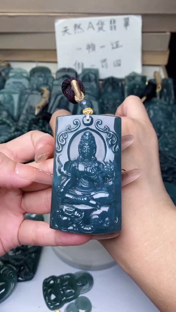 颈饰未镶嵌翡翠