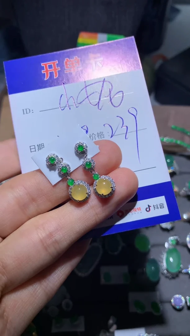 【闪购商品】翡翠耳饰银S925镶嵌泡芙小妮