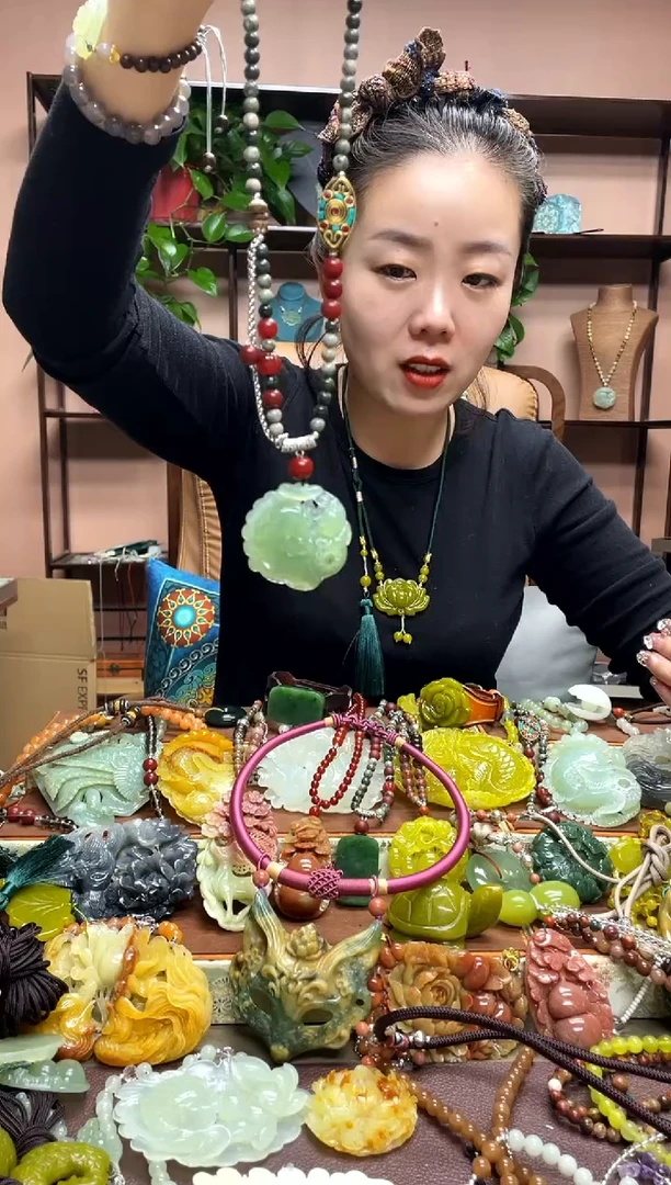 未镶嵌岫玉吊坠多样性发货发其中之一
