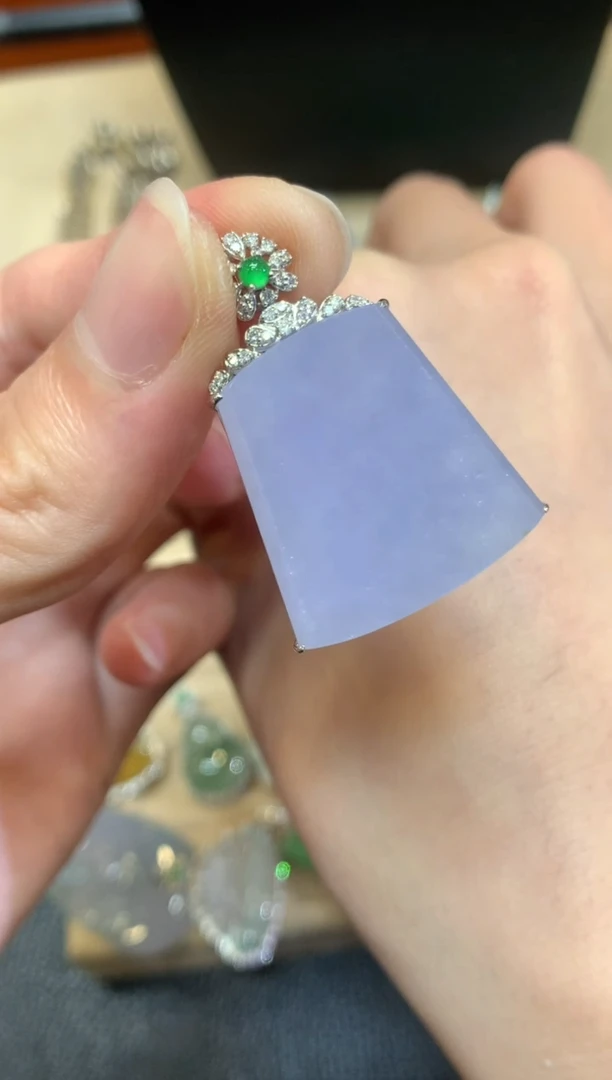 翡翠18K金镶嵌颈饰无事牌【无服务费】