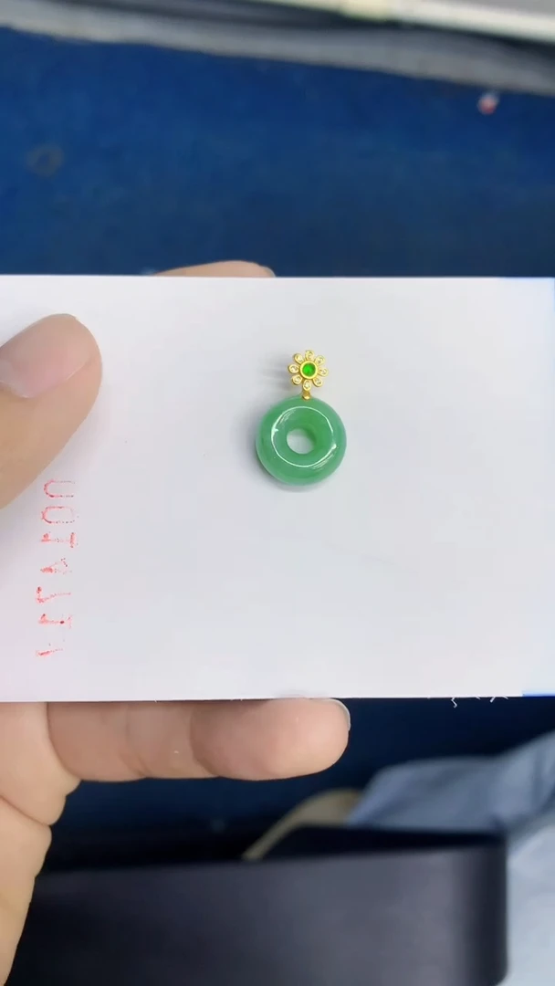 翡翠未镶嵌吊坠(不含链)               1