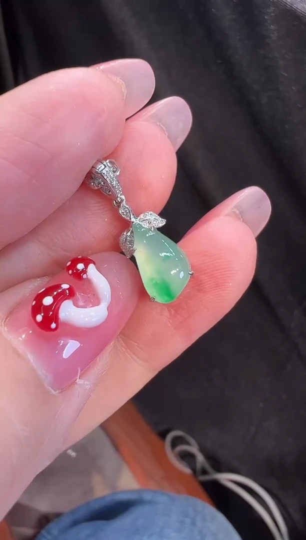 【闪购商品】翡翠颈饰18K金镶嵌吊坠