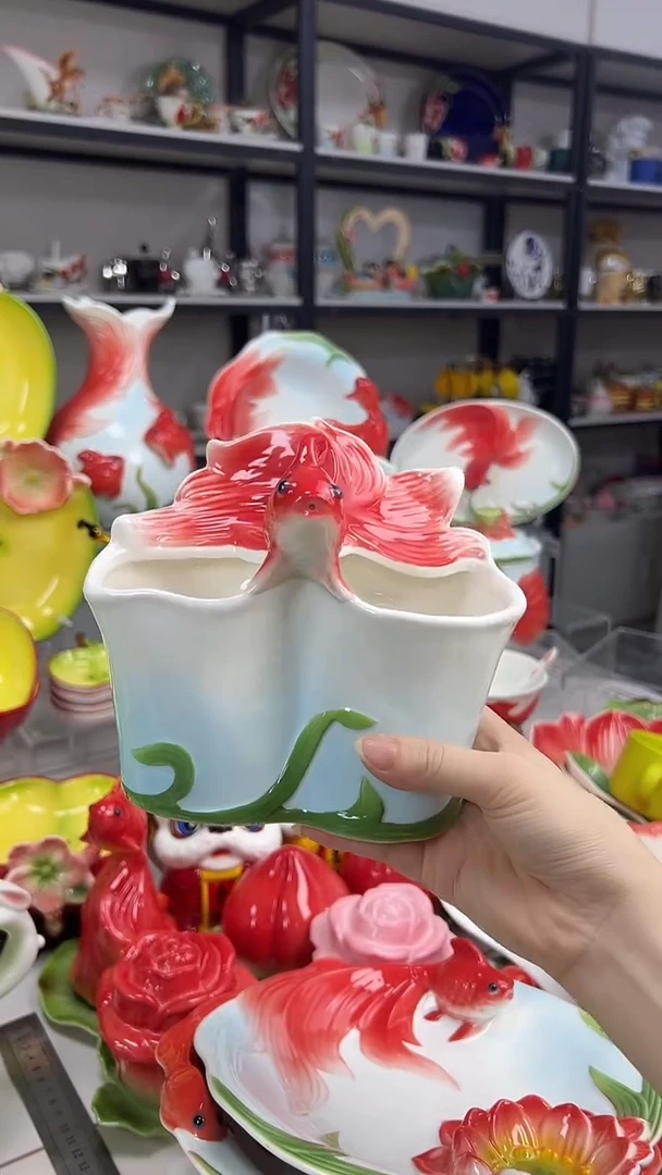 瓷金鱼筷子筒 摆件