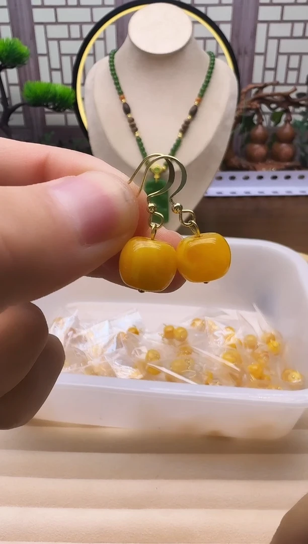 蜜蜡14K金镶嵌耳饰E01