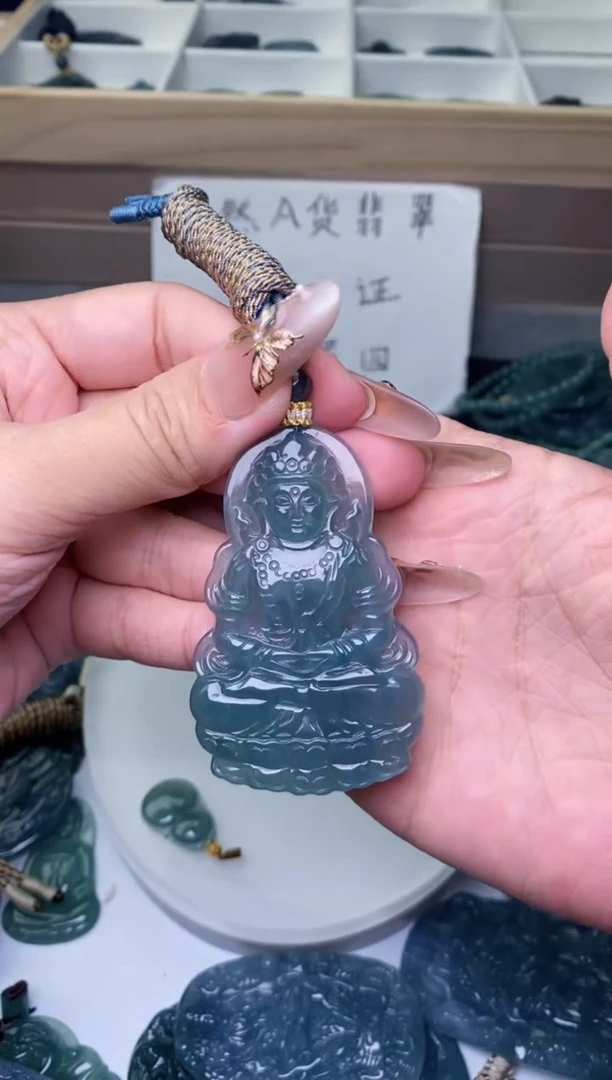 颈饰未镶嵌翡翠