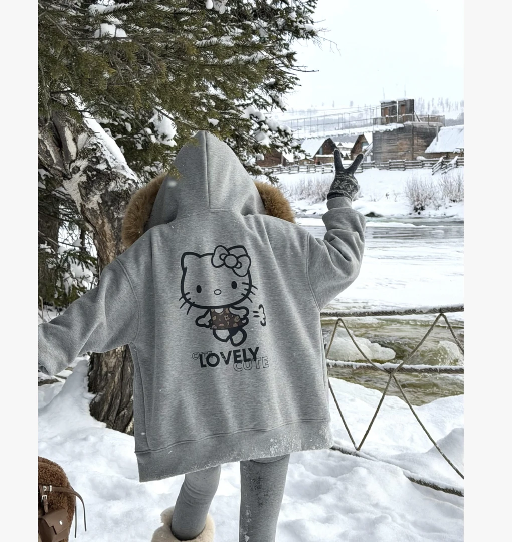 金三三『KT猫』2025冬季新款设计师毛领大版卫衣加绒外套H6910