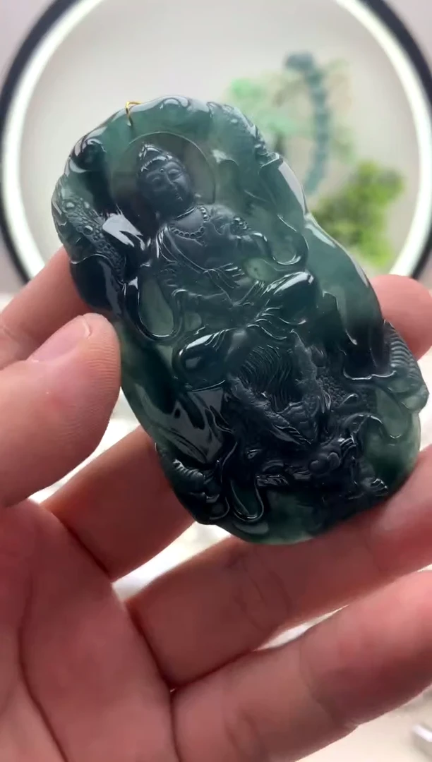 翡翠未镶嵌颈饰大势至
