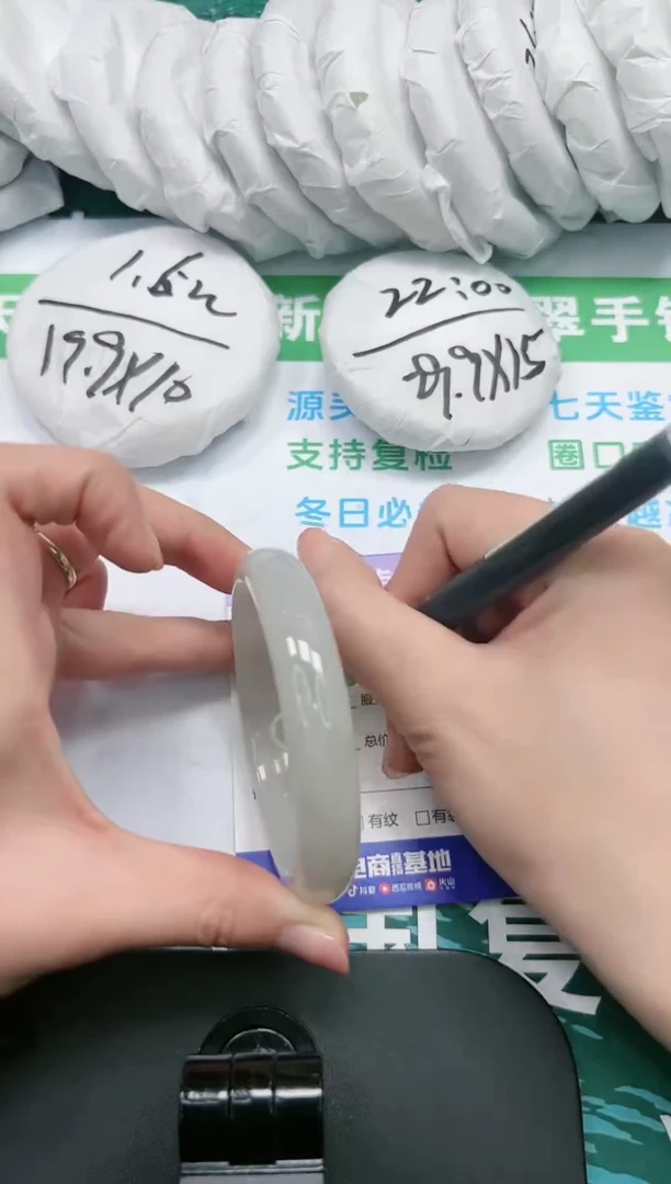 【闪购商品】石英质玉手镯未镶嵌K130-62