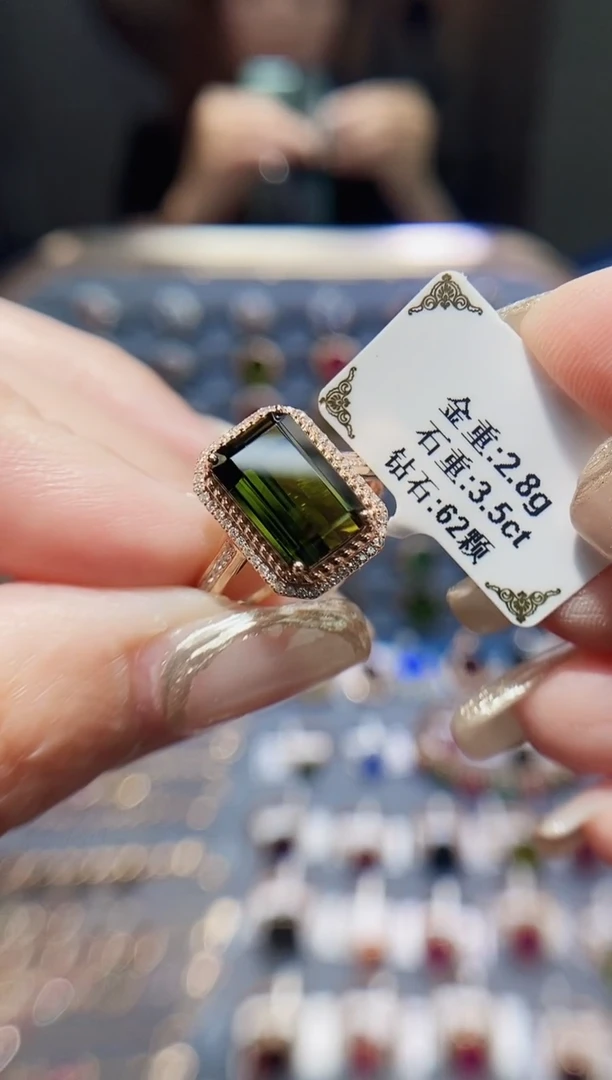 碧玺戒指18K金镶嵌3.5..