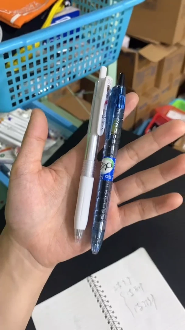 便携式一支宝特瓶+一支红羽毛