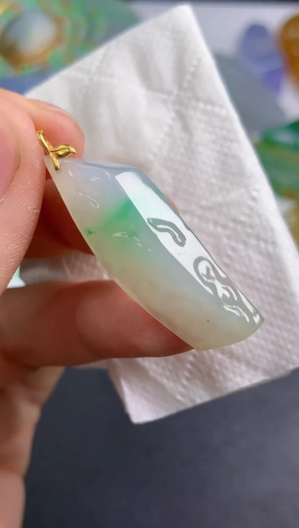 颈饰未镶嵌翡翠