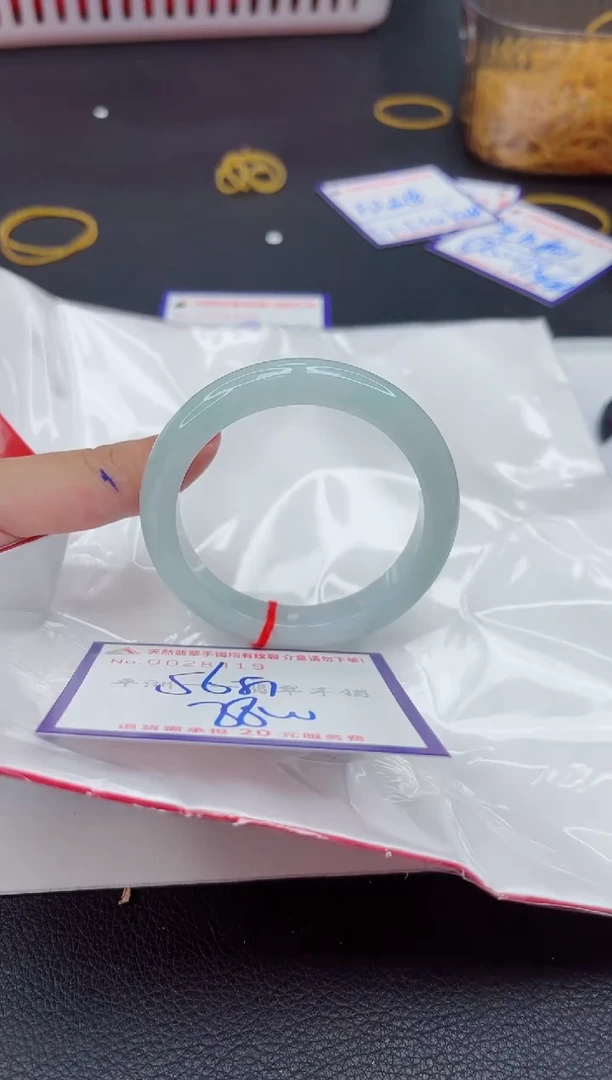 翡翠手镯未镶嵌1