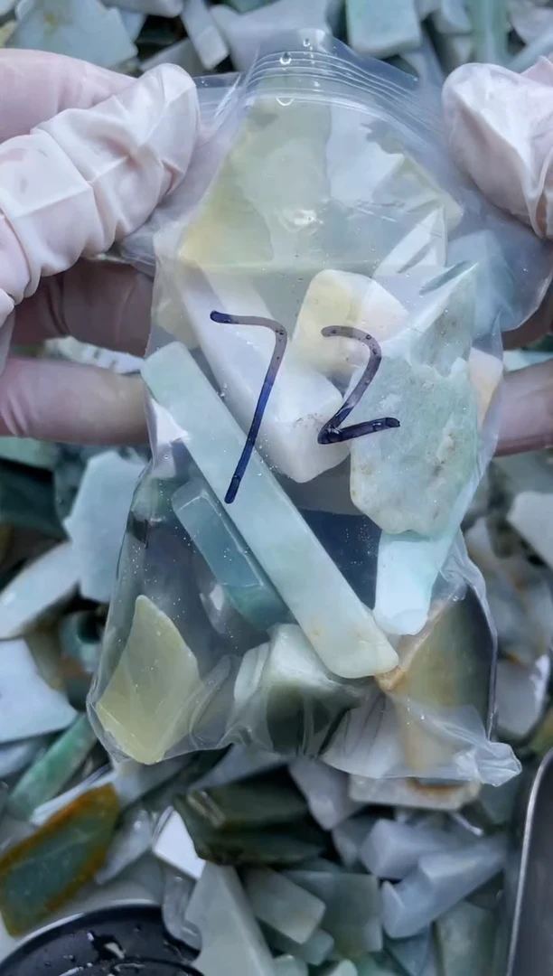 【闪购商品】翡翠颈饰未镶嵌天然A货边角大号500克72