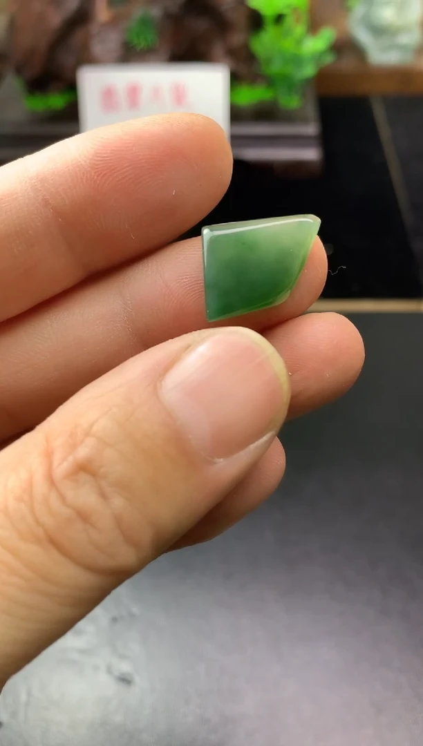 颈饰未镶嵌翡翠开****_料子