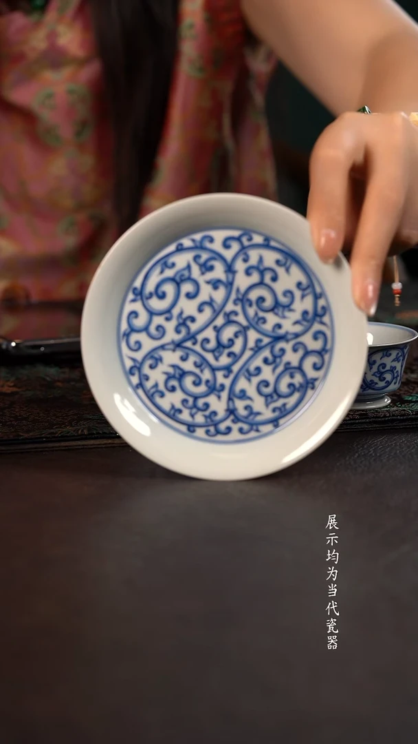 聚澜堂仿明缠枝莲马蹄壶承