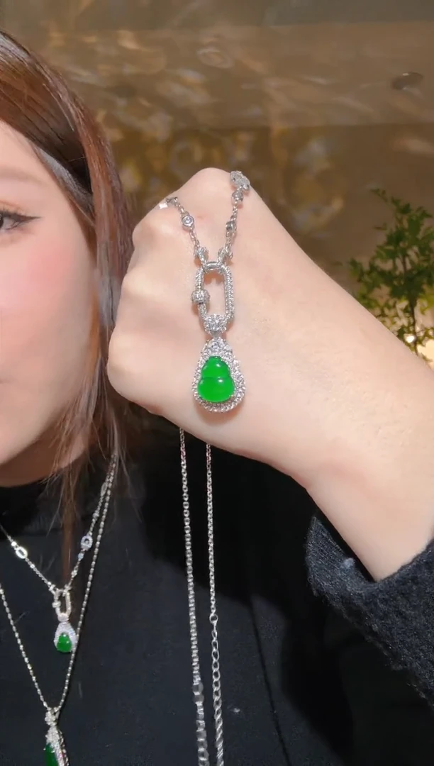 吊坠(赠链)未镶嵌翡翠葫芦吊坠