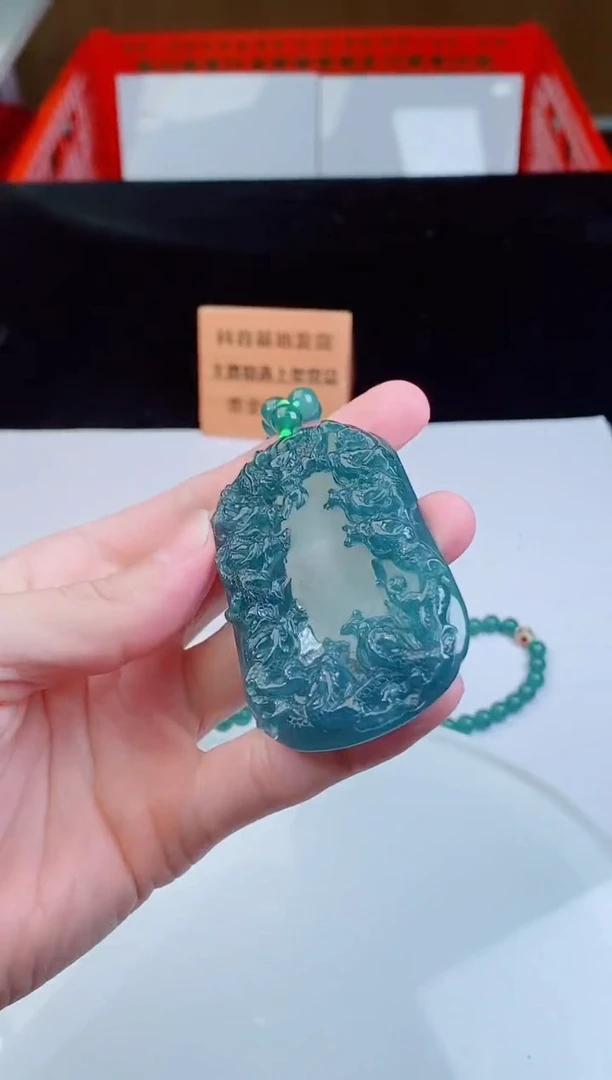 颈饰未镶嵌翡翠   ·