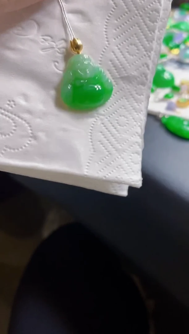 翡翠18K金镶嵌颈饰佛