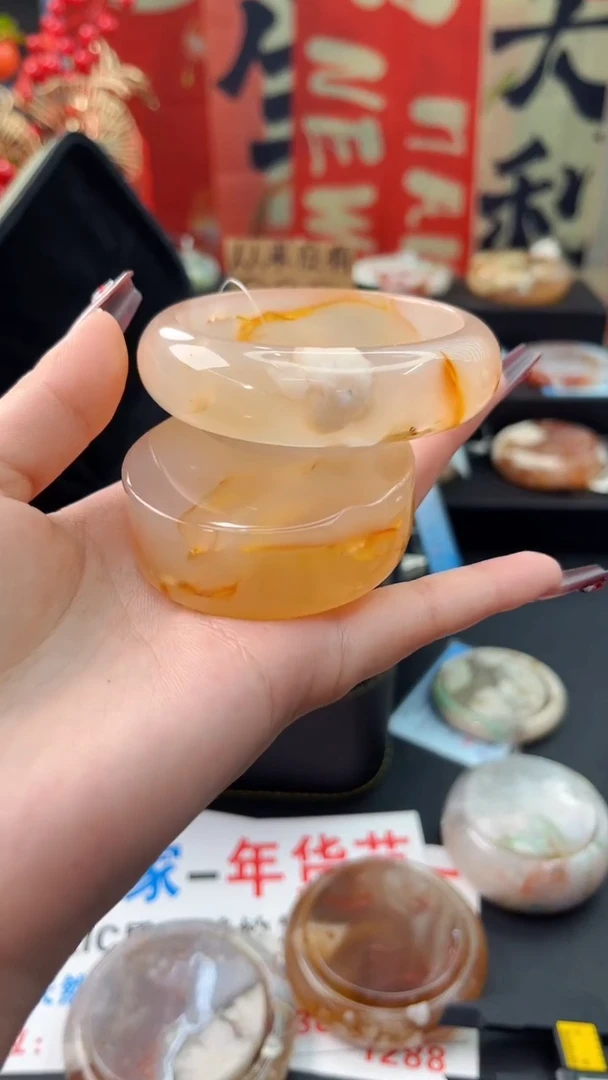 【闪购商品】石英质玉手镯未镶嵌赠送镯心（56圈口