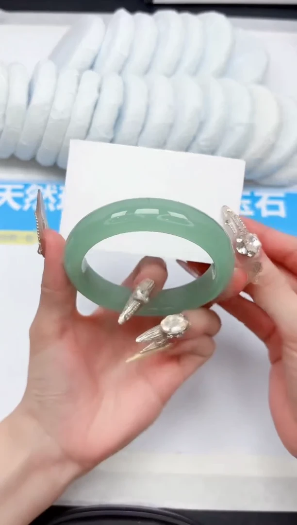 未镶嵌手镯石英质玉18-62.2