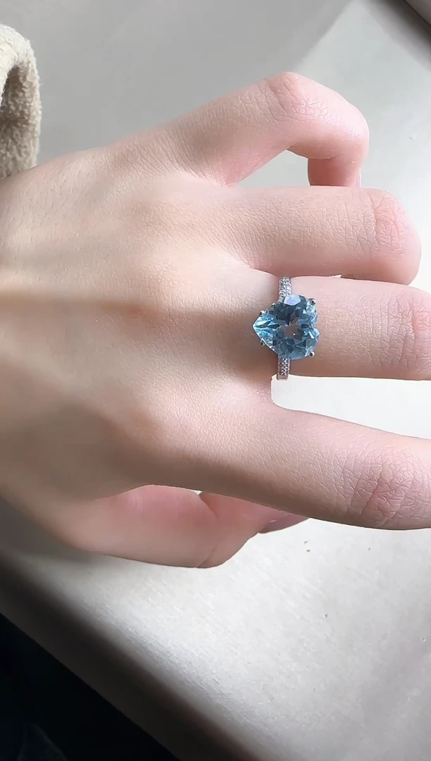 【闪购商品】托帕石戒指银S925镶嵌爱心款戒指