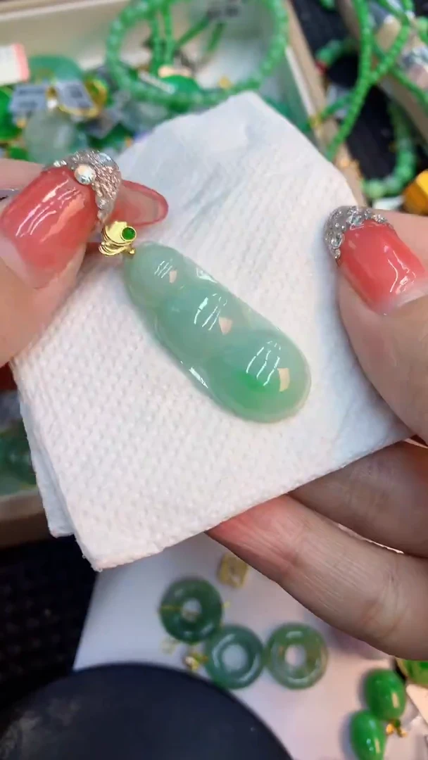 颈饰未镶嵌翡翠1