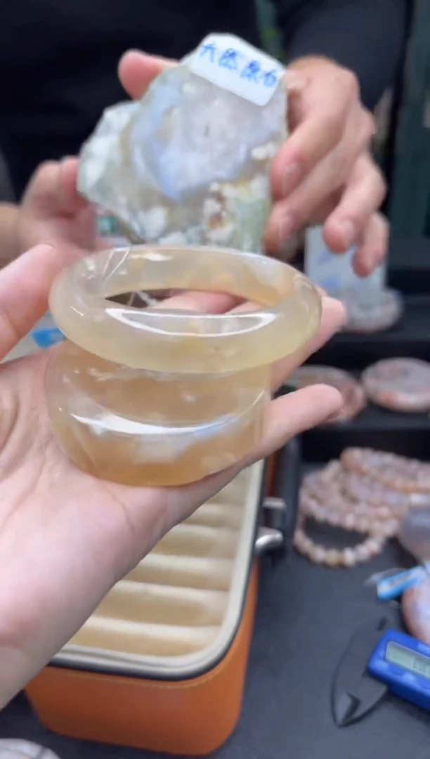 【闪购商品】石英质玉手镯未镶嵌968（63圈赠送镯心）