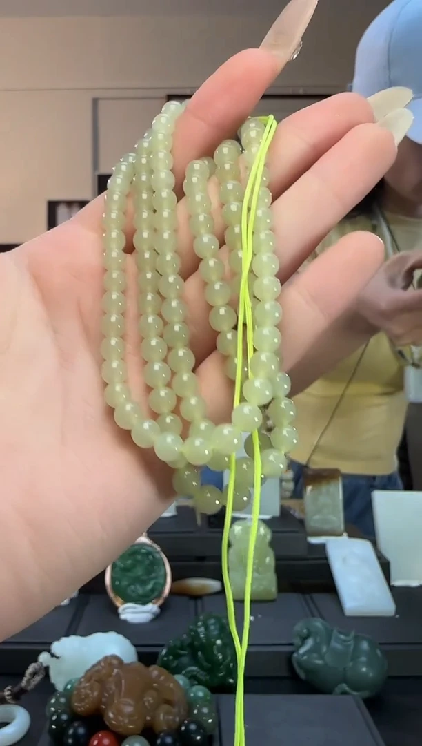 颈饰未镶嵌和田玉黄口圆珠长链