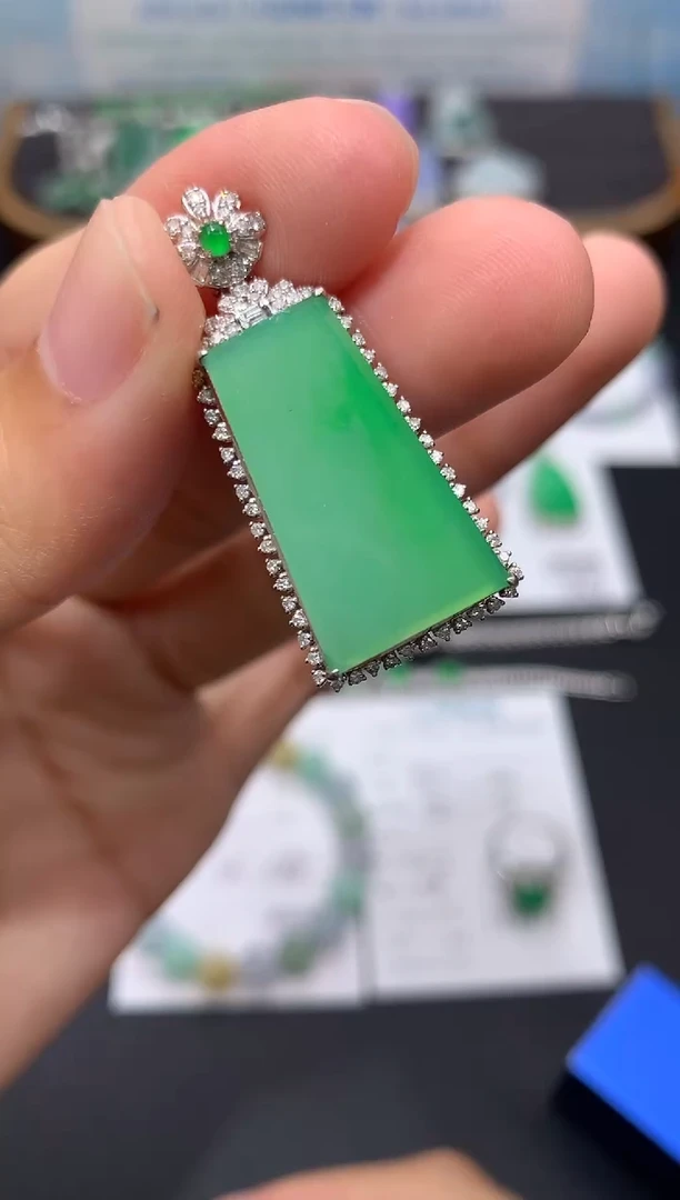 翡翠18K金镶嵌颈饰模式推广期48小时鉴赏期