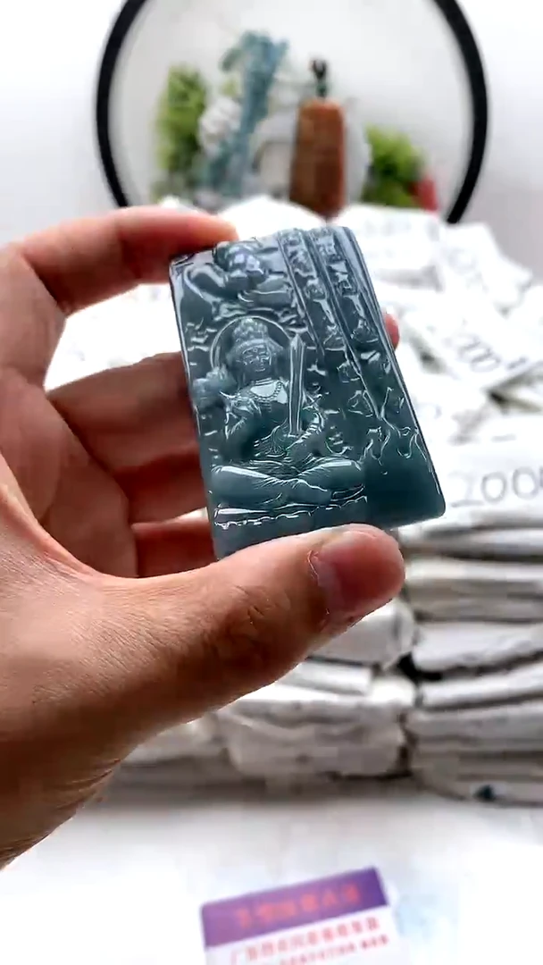翡翠未镶嵌颈饰虚空藏