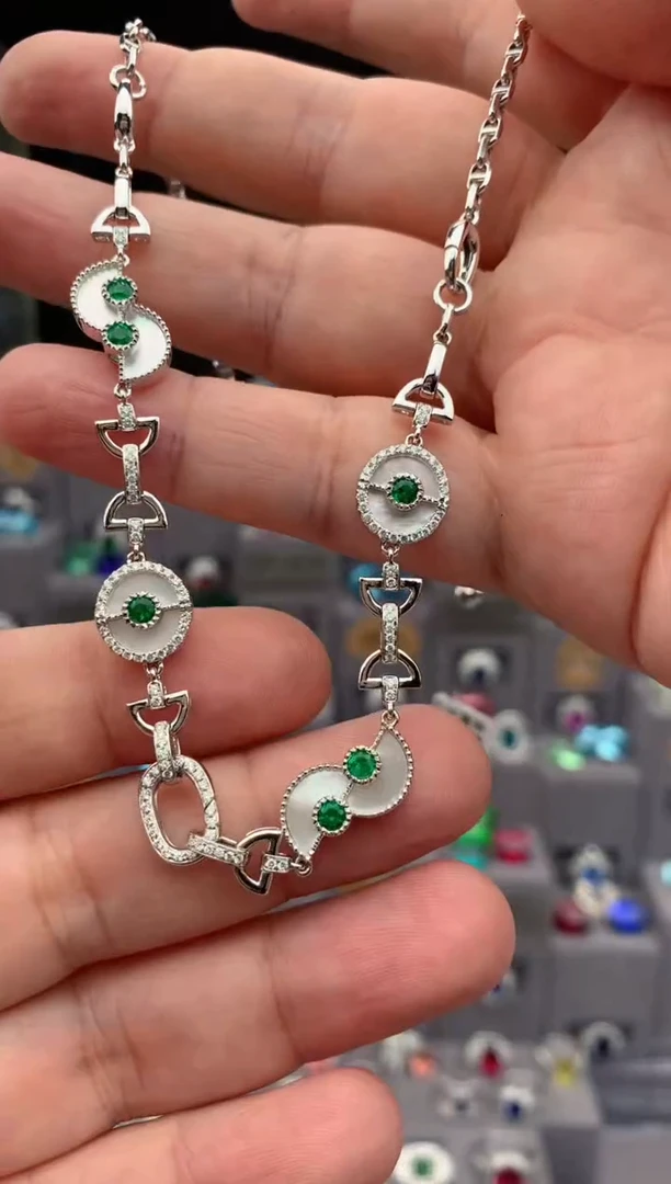 18K金镶嵌颈饰祖母绿祖母绿项链