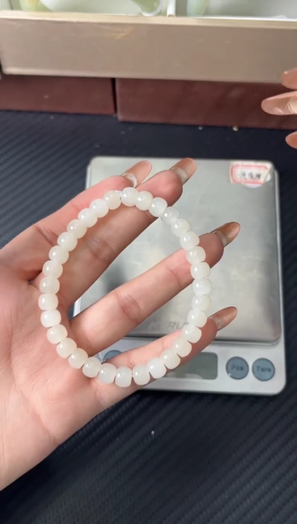 未镶嵌手串和田玉黑山微色差卡6*7