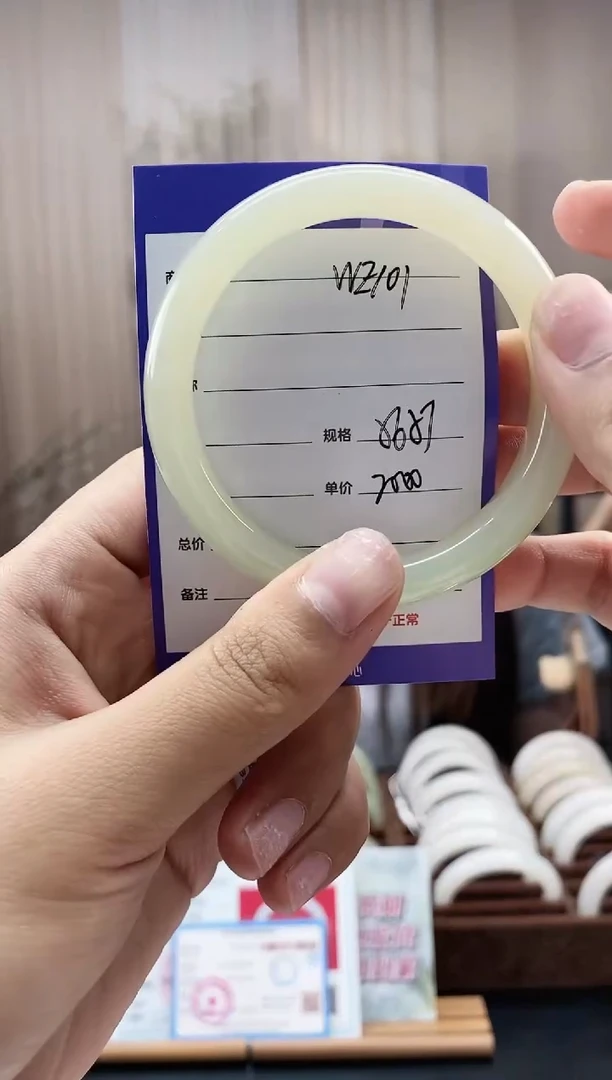 未镶嵌手镯和田玉WE101微色差
