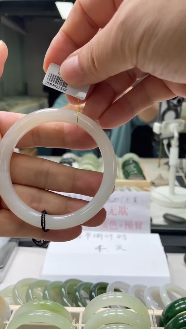 【闪购商品】和田玉手镯未镶嵌编码1558 圈口62-64