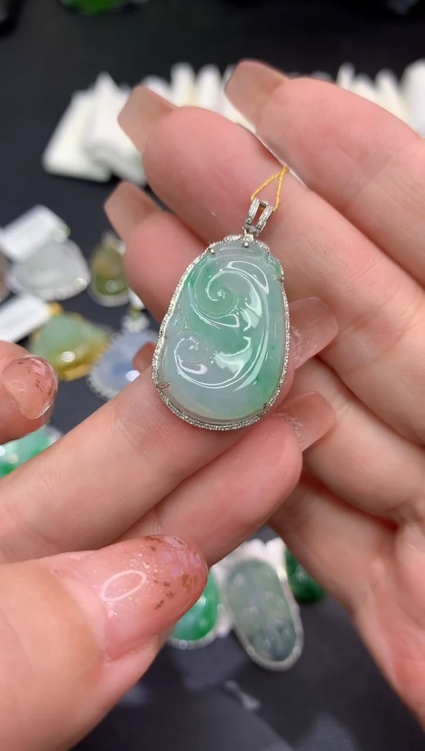 吊坠(不含链)18K金镶嵌翡翠111