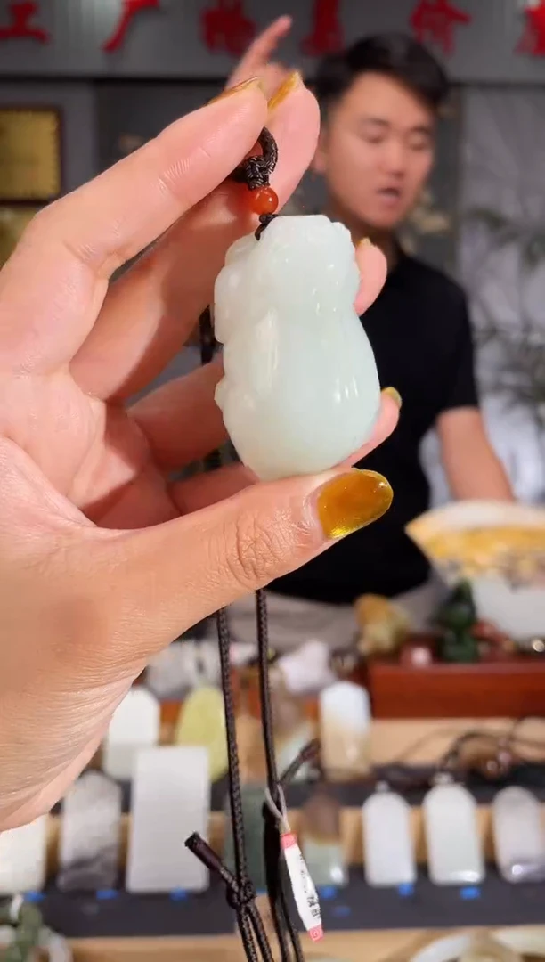 和田玉未镶嵌颈饰1