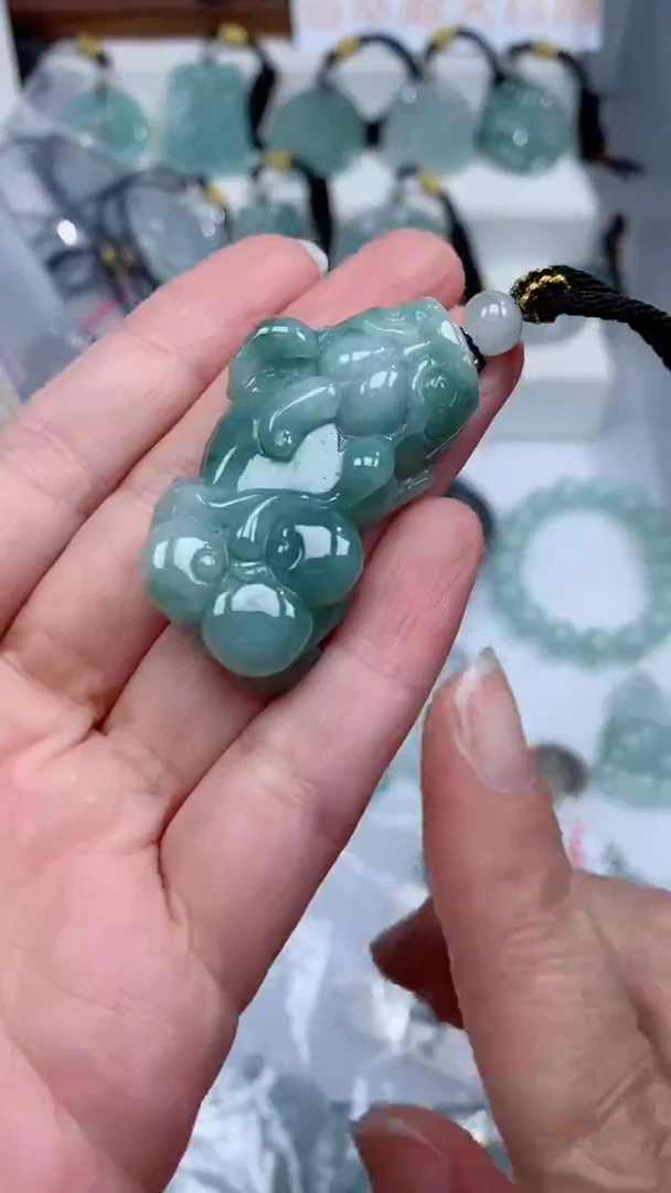 颈饰未镶嵌翡翠吊坠