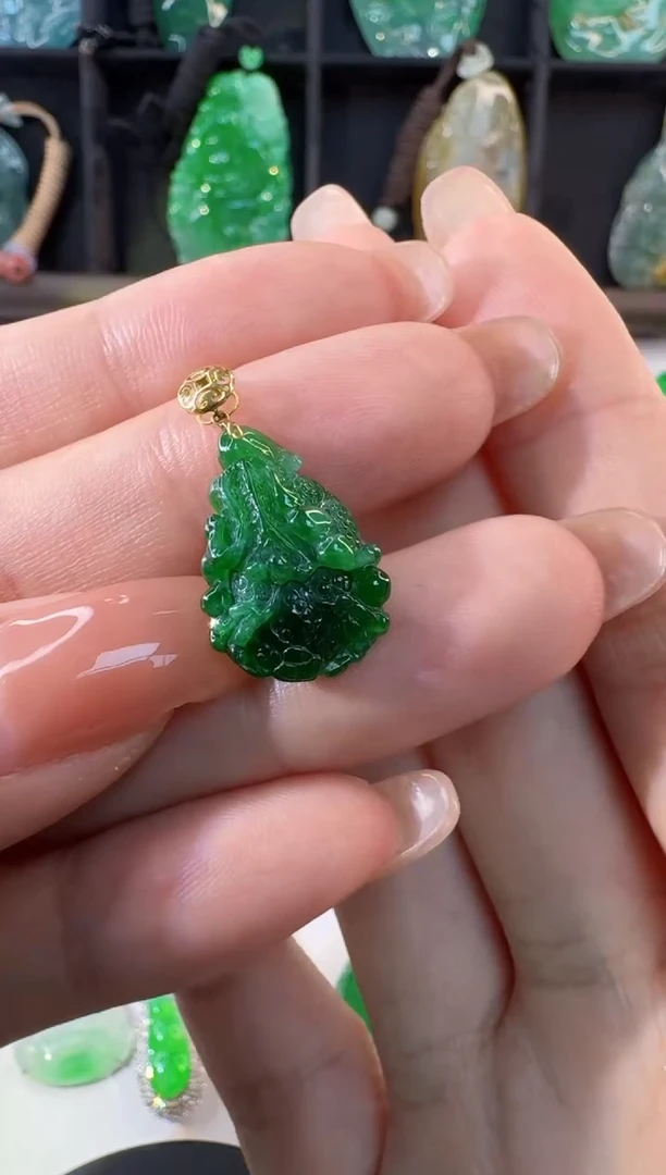 颈饰18K金镶嵌翡翠缅甸A货翡翠