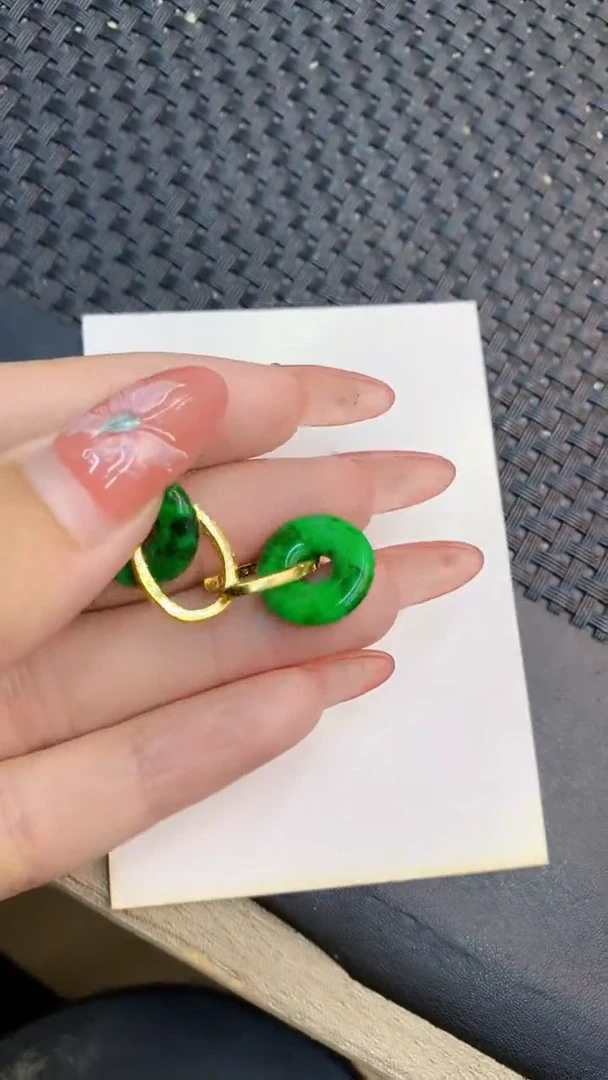 颈饰未镶嵌翡翠1