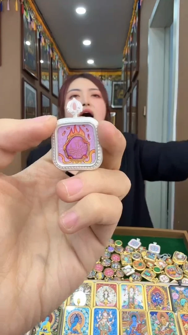 吊坠九子离火-纯手绘唐卡