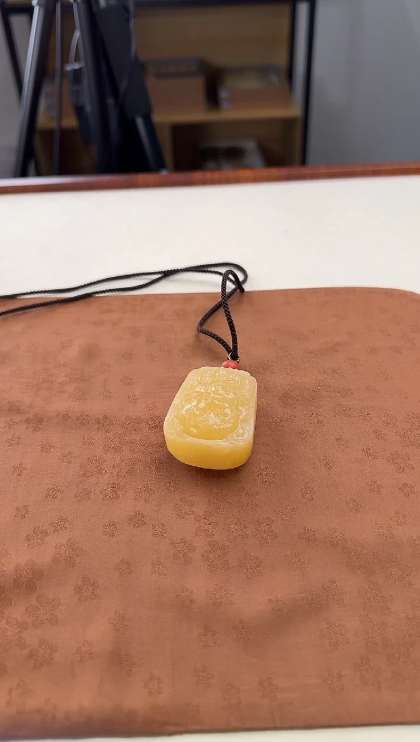 蜜蜡颈饰未镶嵌闪1 蜜蜡大黑天雕刻35.31g