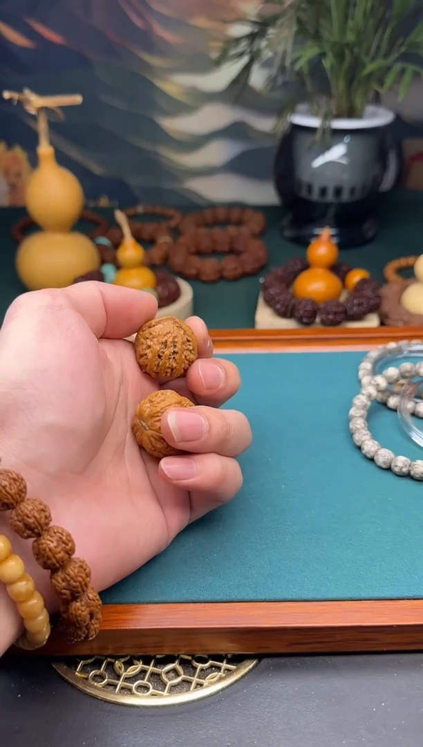 【闪购商品】文玩核桃吊坠小秋子一对（小手捻）