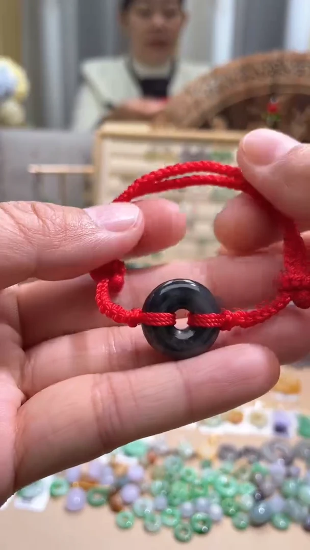 【闪购商品】翡翠颈饰未镶嵌甜甜圈手绳