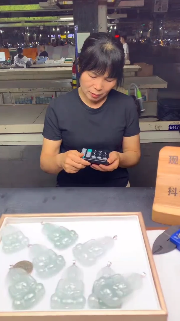 吊坠(不含链)18K金镶嵌翡翠星*A多样性发其一-F0152634